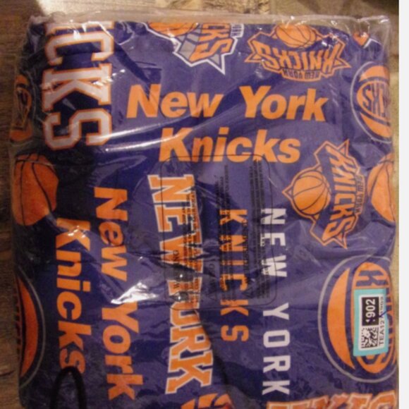 FOCO NBA Bucks Team Logo Bed in a Bag Comforter, Sheets, Pillow Cases - Picture 8 of 10